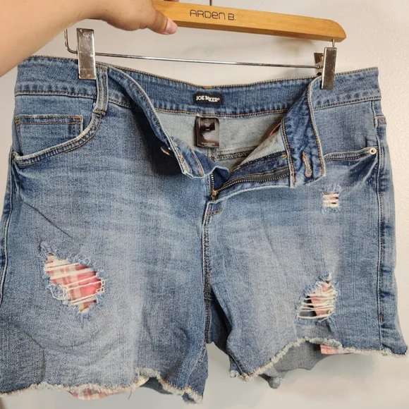 Stylish Blue Denim Jeans with Plaid Accent. Marca Joe Boxer. Size 16W. - Picture 4 of 9